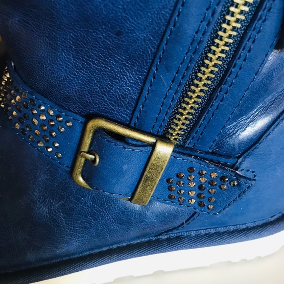 Leather Uggs boots - Picture 5 of 6